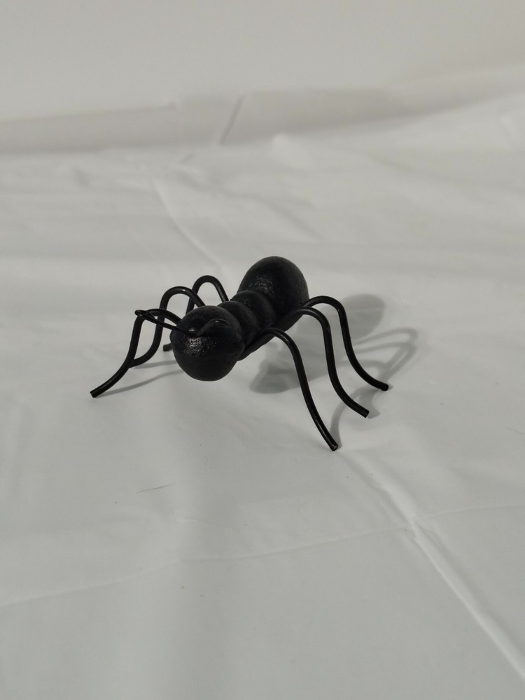 Black Metal Ant Statue for Home Garden Decor Insect Ornament