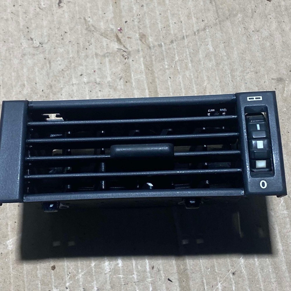 Mercedes-Benz W124 Interior Dashboard Air Vent Left Side