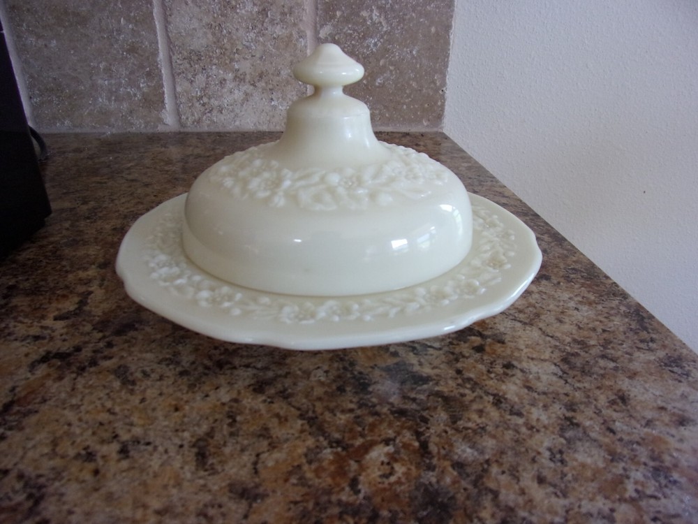 Vintage Uranium Custard Glass FLOWER & LEAF BAND BUTTER DISH & Lid