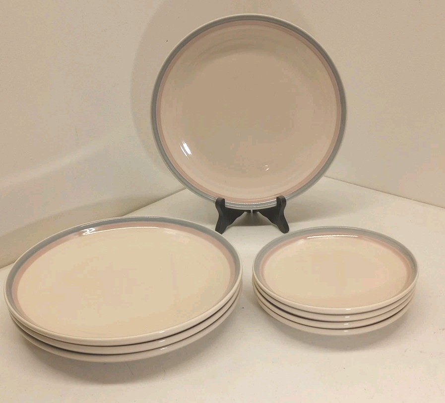 Pfaltzgraff AURA 6-Piece Dinnerware Set with 2 Dinner Plates & 4 Bread Plates in Pink & Blue Bands