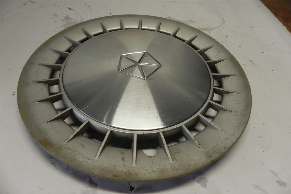 1984 DODGE MOPAR VINTAGE FACTORY ORIGINAL OEM HUBCAP WHEEL COVER USED