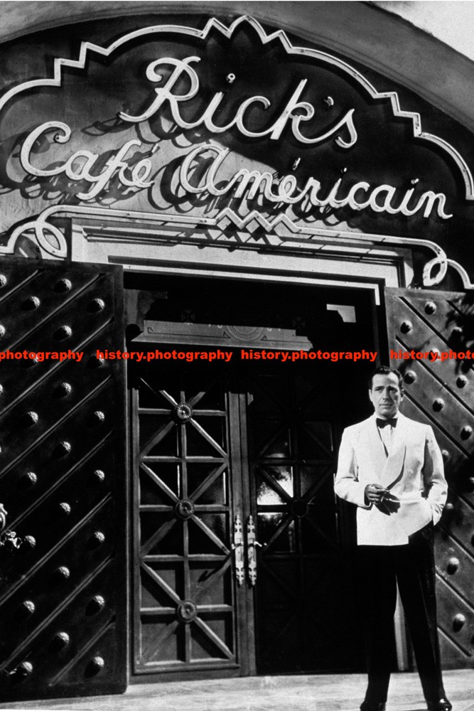 F022786 Humphrey Bogart Ricks American Cafe 1942 Casablanca film by Michael Curt