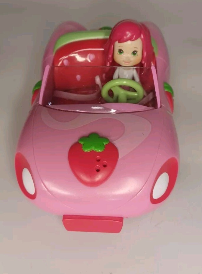 Strawberry Shortcake Convertible Roadster Playset with Mini Doll by Hasbro