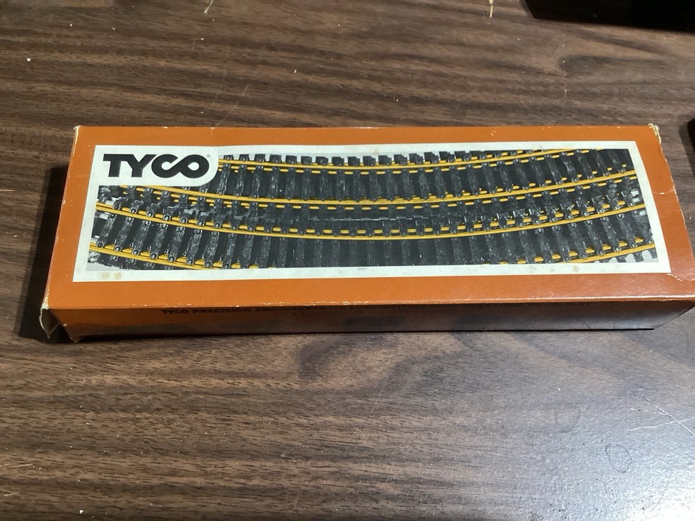 Tyco - HO Scale Electric Train Tracks - Curved Track- 10 pcs of track