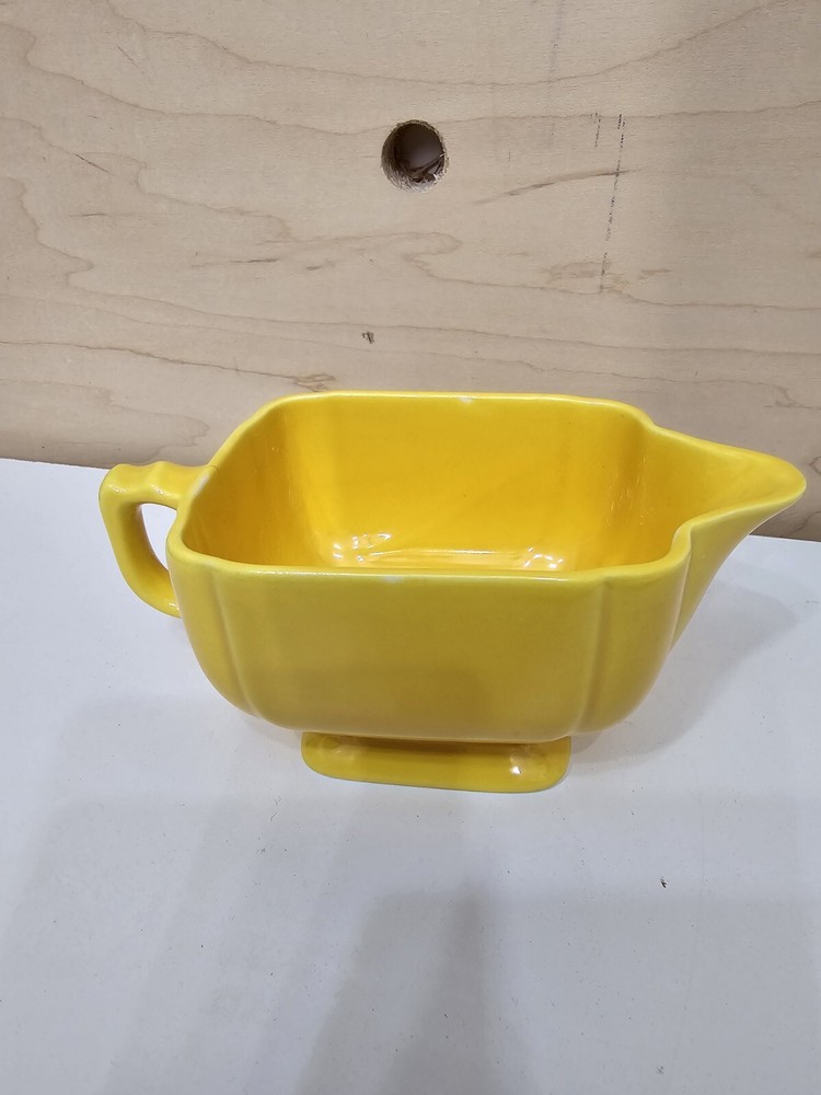 Pretty Yellow Creamer Or Gravy Boat. Thanksgiving Table Decor