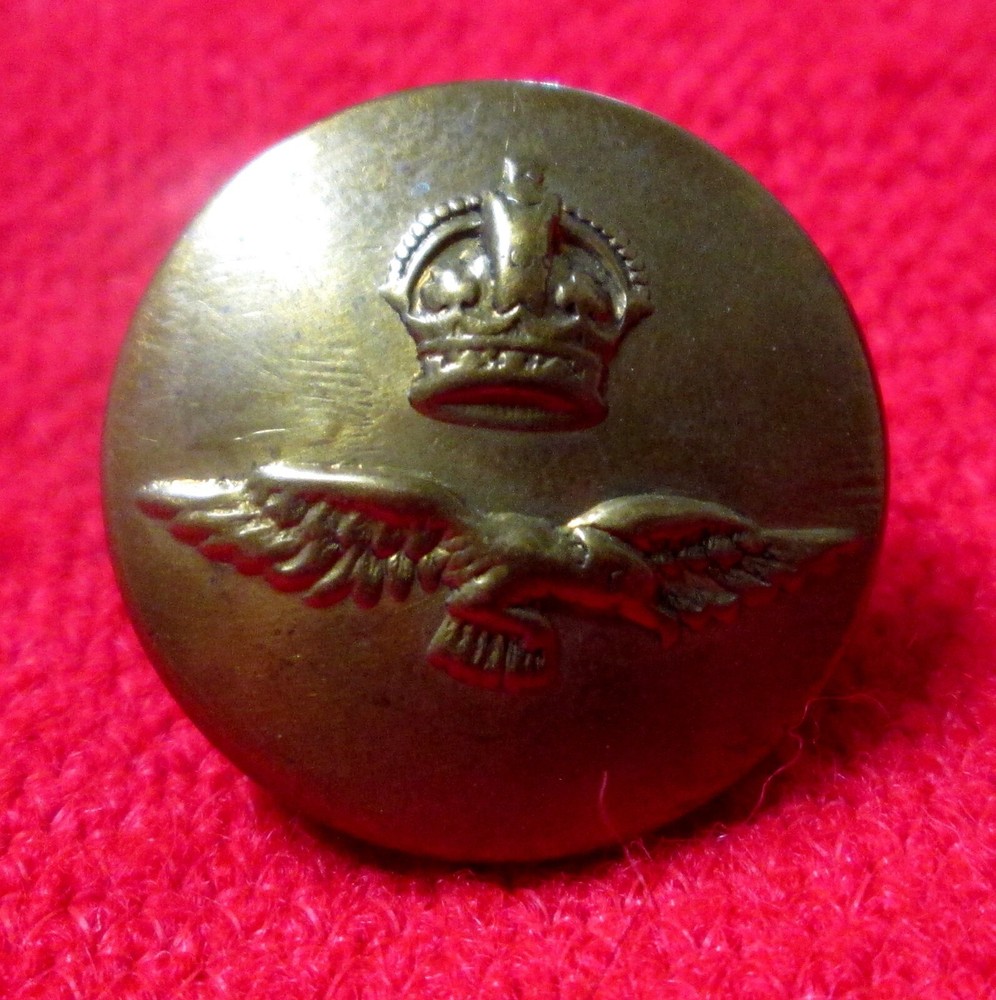 Royal Air Force WWII Uniform Button King's Crown Button Ltd. B Ham nhc13