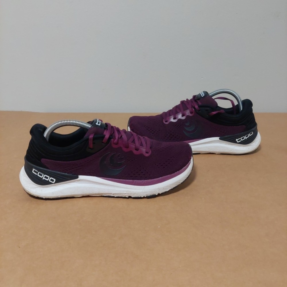 Topo Athletic Ultrafly 4 Athletic Running Sneakers Wine Black Women’s SIZE 9