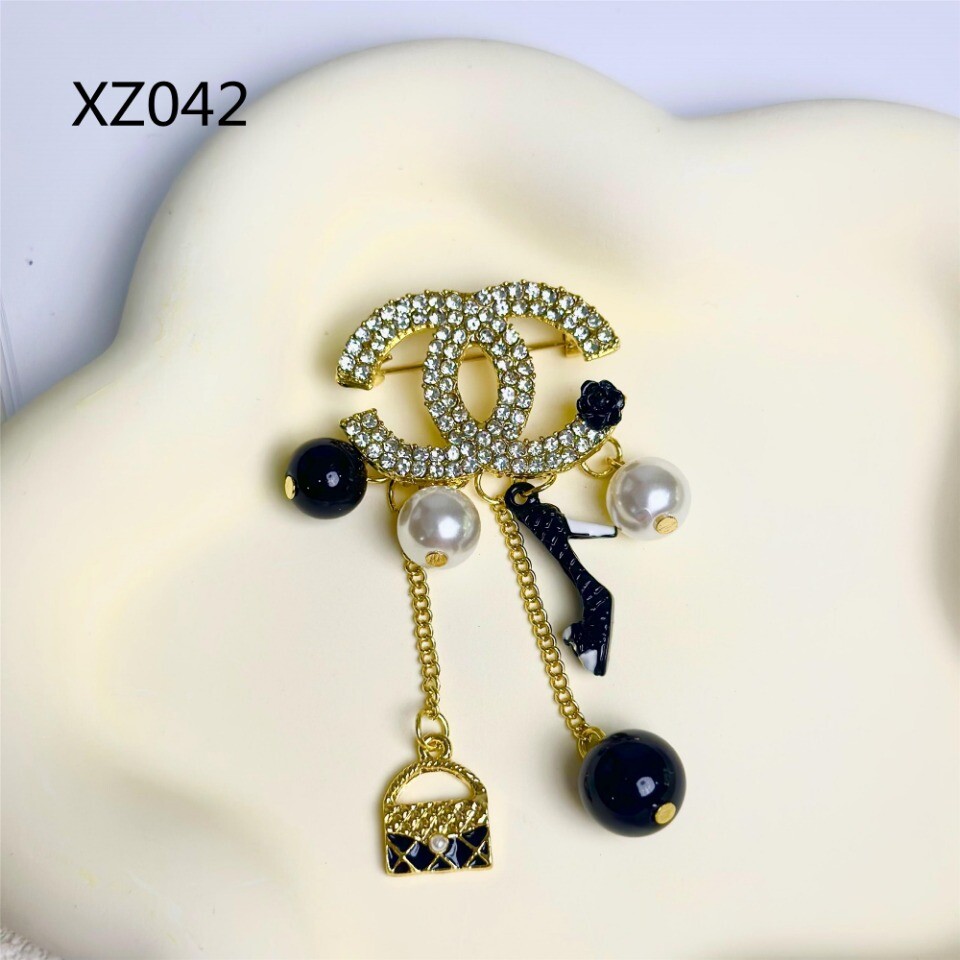 Ladies' enamel jewelry crystal brooch, rhinestone pearl brooch