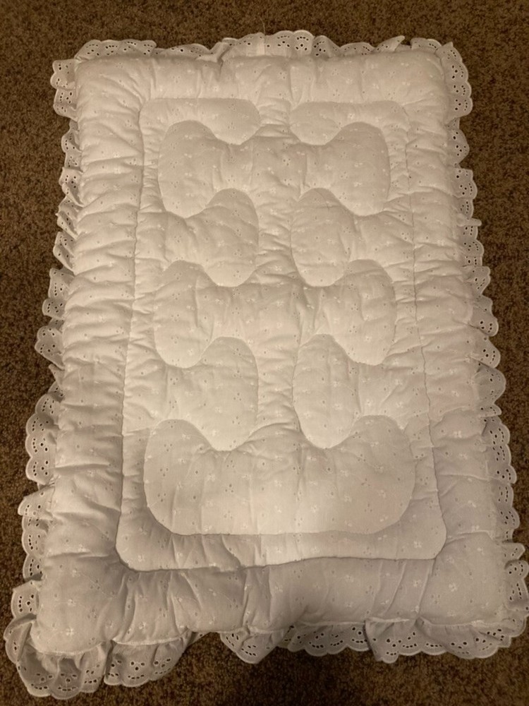 Cradle Comforter, White, Padded Eyelet