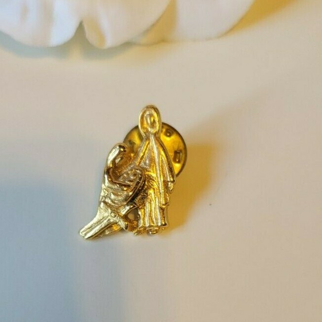 Religious Gold Tone Mary Baby Jesus LAPEL Pin 1 in  Vintage