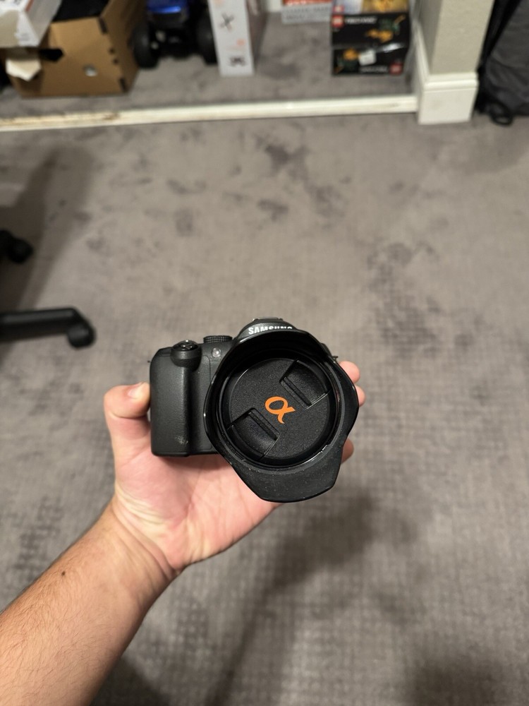 Samsung NX10 14.6MP  Digital Camera W/18-55 Lens, Battery & Charger