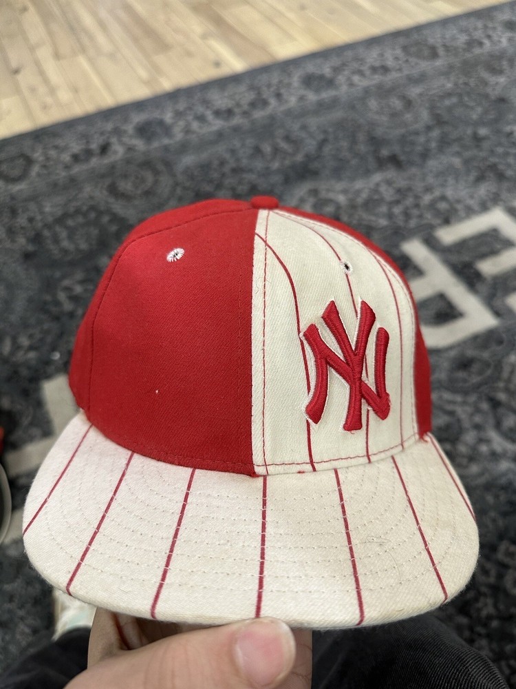 size 7 1/3 red and white striped yankees fitted hat