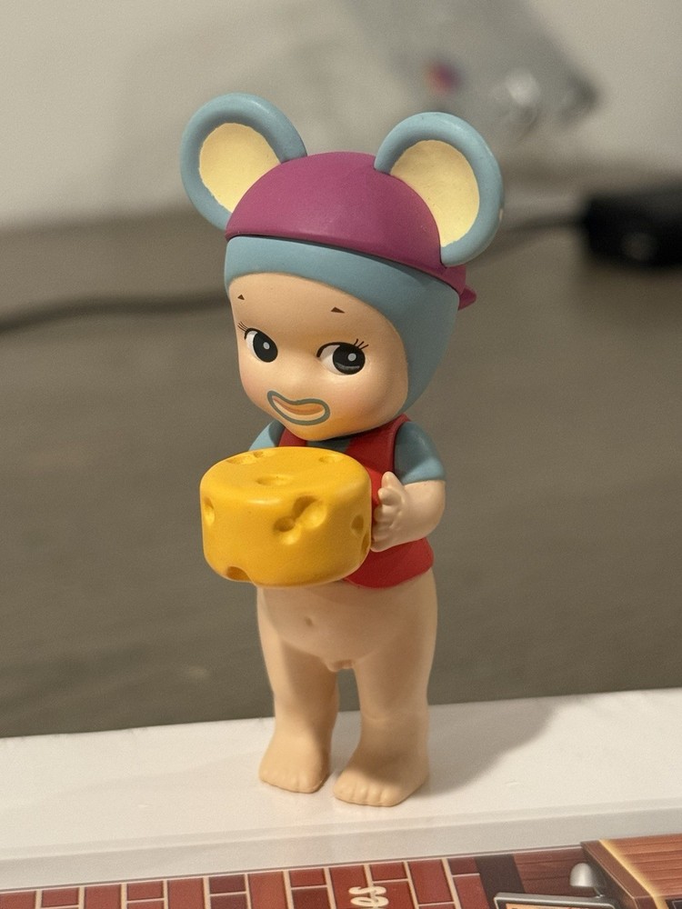 [Authentic] Sonny Angel - Town Musician Series Mouse Thief Cheese Mouse *flawed*