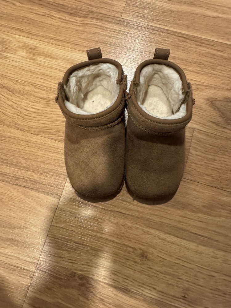 Size 4/5 (12-18m) Unisex Baby Boots UGG Classic Ultra Mini (Infant)