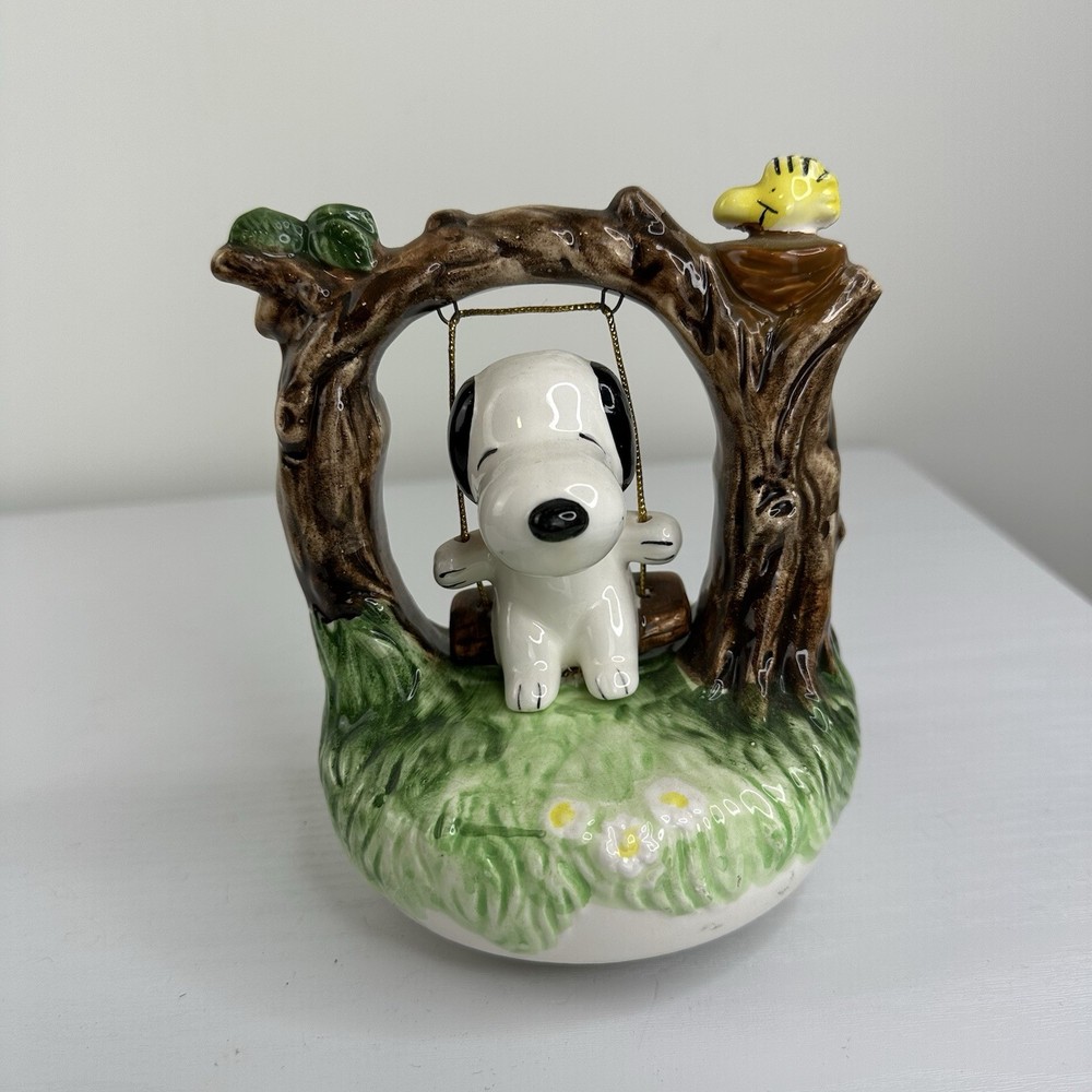 Vintage Aviva PEANUTS SNOOPY & WOODSTOCK Music Box Swing Ceramic 1972 Works