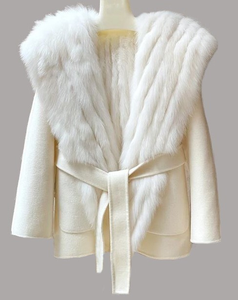 Women's  Sz S/M New 100% Wool Jacket Coat with White Fox Fur Lining and Hood