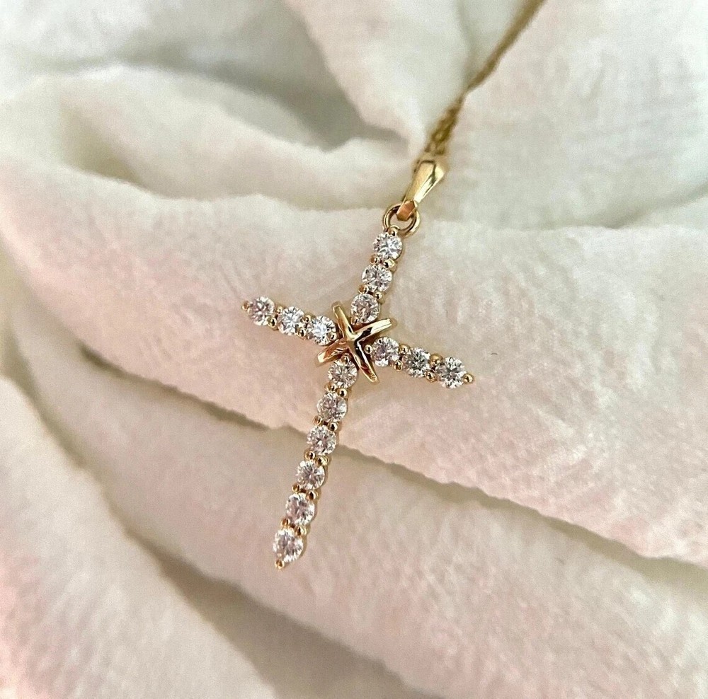 1Ct Round Cut Simulated Diamond Women's Cross Pendant In 14K Yellow Gold Plated