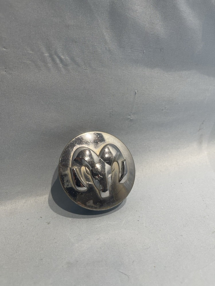 dodge ram 1500 charger challenger 05290814AA POLISHED WHEEL CENTER CAP