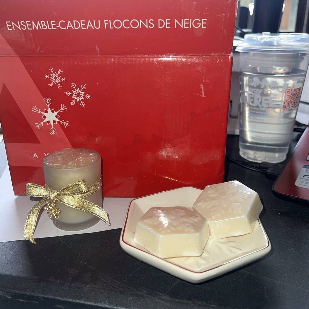Avon Christmas Snowflake Bath Votive Candle and Soap Dish Gift Set