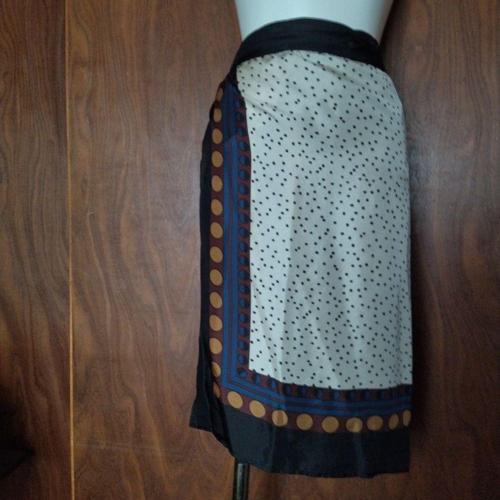 Pas de Calais Wrap Skirt 100% Silk Size 38 Scarf Print New