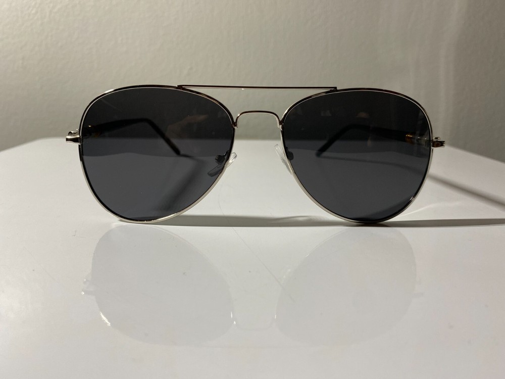 Men’s Aviator Sunglasses with Sleek Silver Frame and Black Lenses for Unmatched Style and Protection