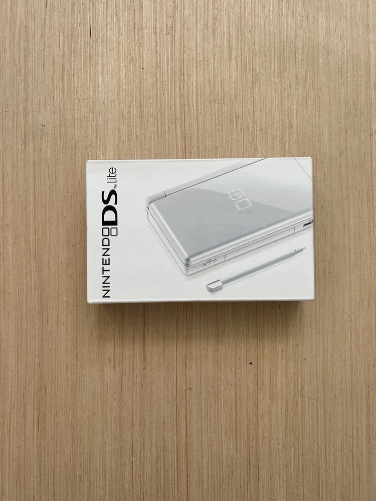 Nintendo DS Lite Handheld Console CIB White W/Charger & Games Minty Read Tested