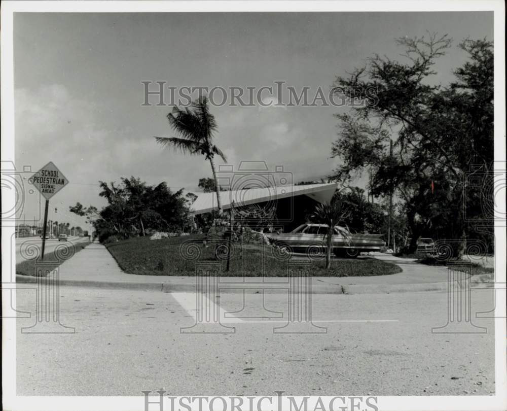 1965 Press Photo Residential building with a modern design - lra79685