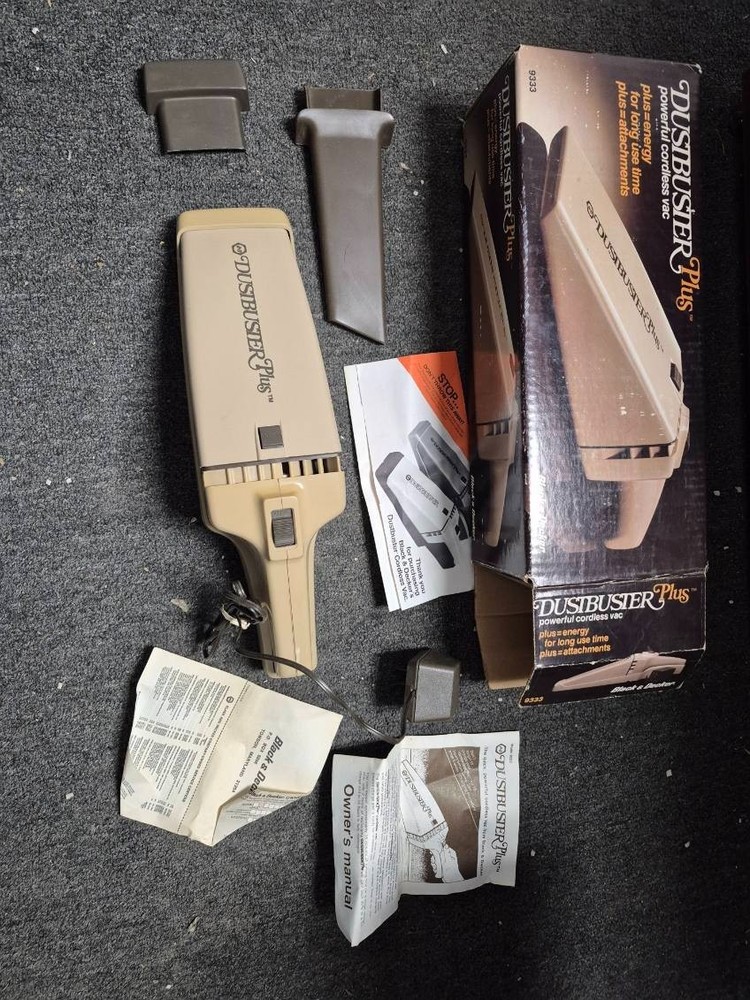 Vintage Black & Decker DustBuster Plus 9333 Cordless Handheld Vac w/ Charger 6V