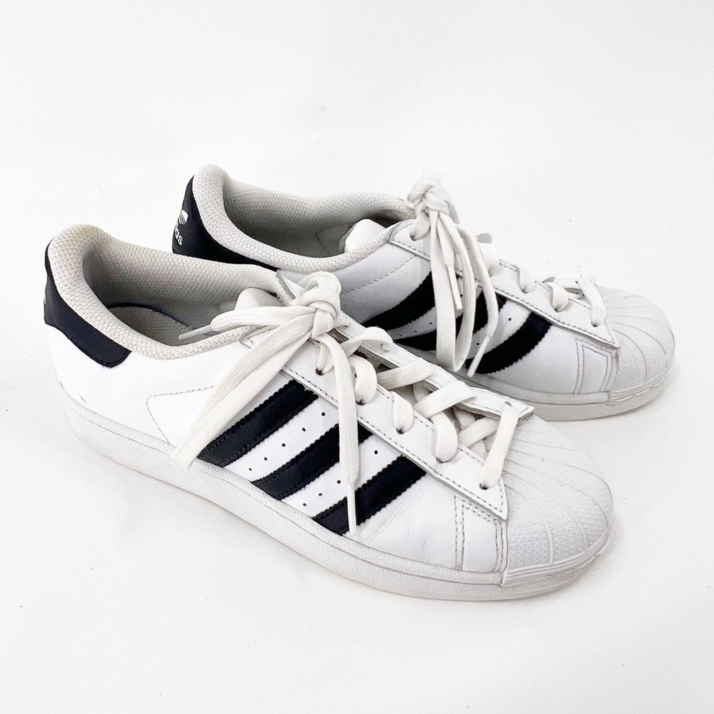 ✅ Adidas Superstar Sneakers White Black Stripe Size 5.5