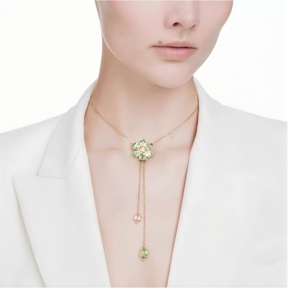 Swarovski Petal crystal necklace new strap box