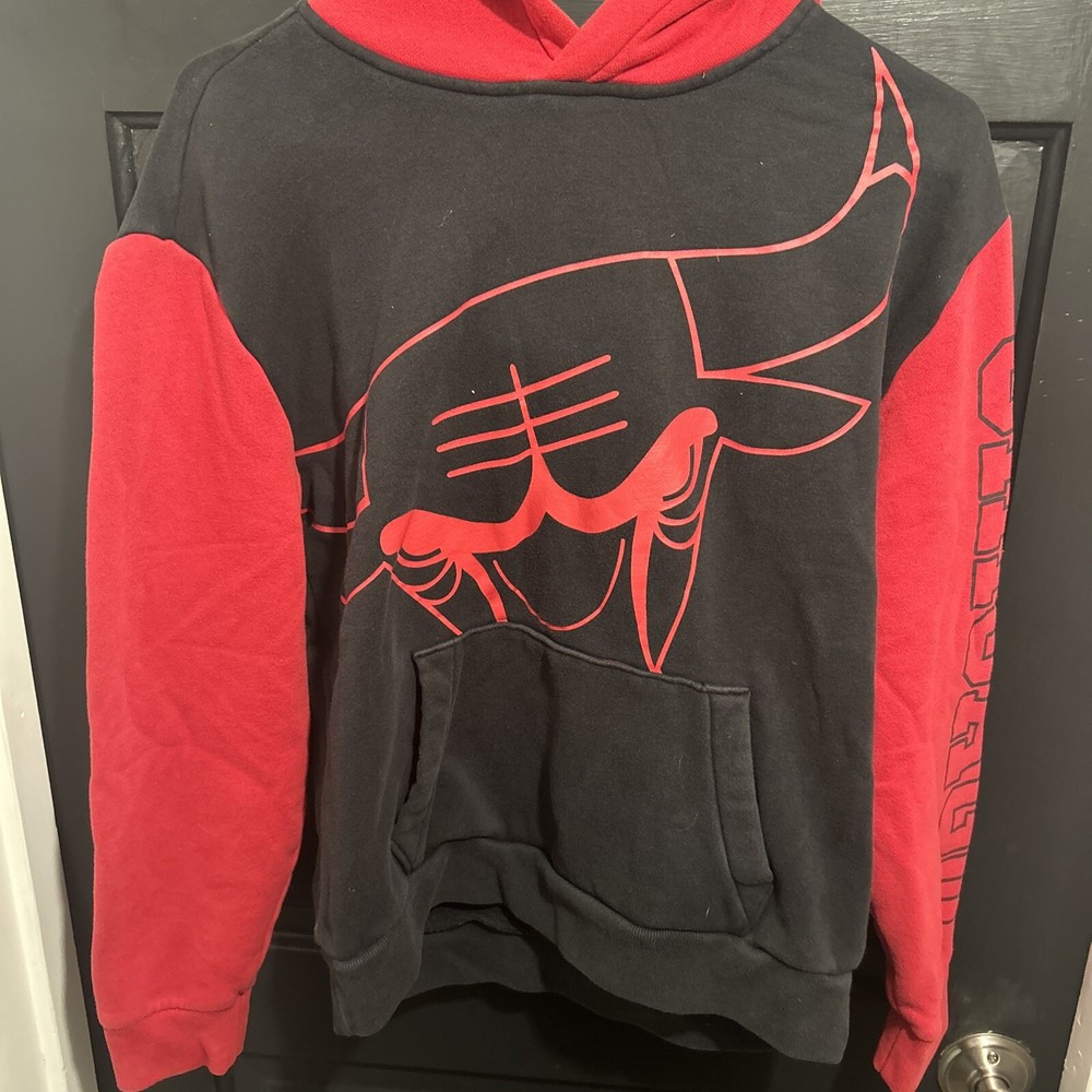 Chicago Bulls Hollister Pulllover Big Graphic Hoodie Men's Size XS Black/Red