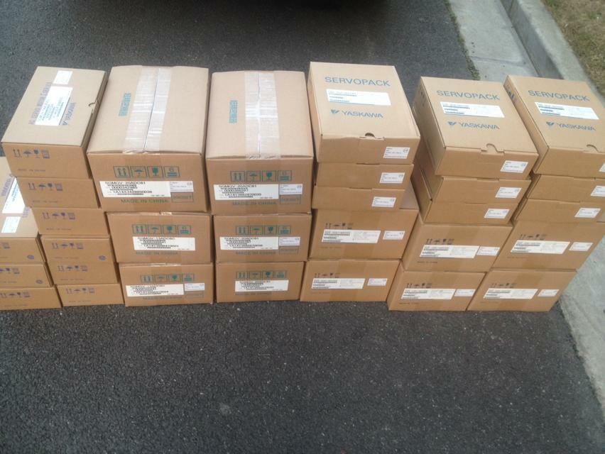 1PC AC SERVO MOTOR SGMAH-04A1A2B NEW ORIGINAL FREE EXPEDITED SHIPPING #A6-4