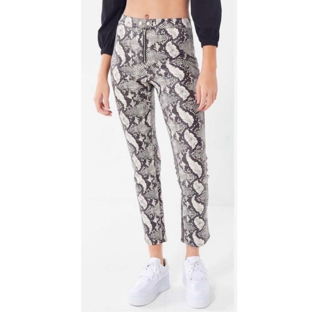 NWT Urban Outfitters Faux Leather Snakeskin Skinny Pant Sz 0
