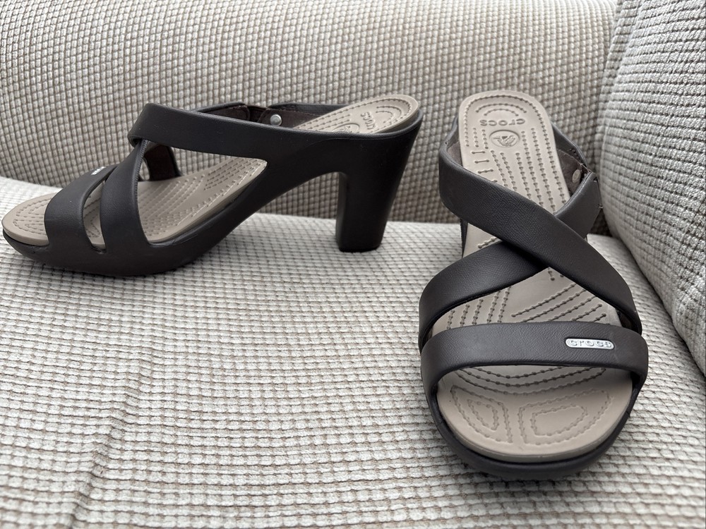 Crocs Cyprus IV Heels Sandals Brown Slip On Strappy 14558 Women’s Size: 9