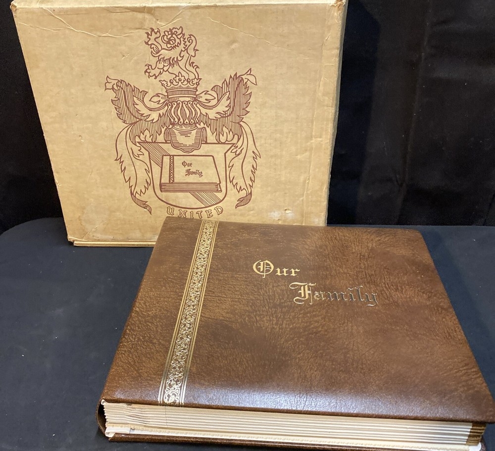 Our Family Portraits  Album  Leather Mediterranean Chestnut Gold Trim NOS UNUSED