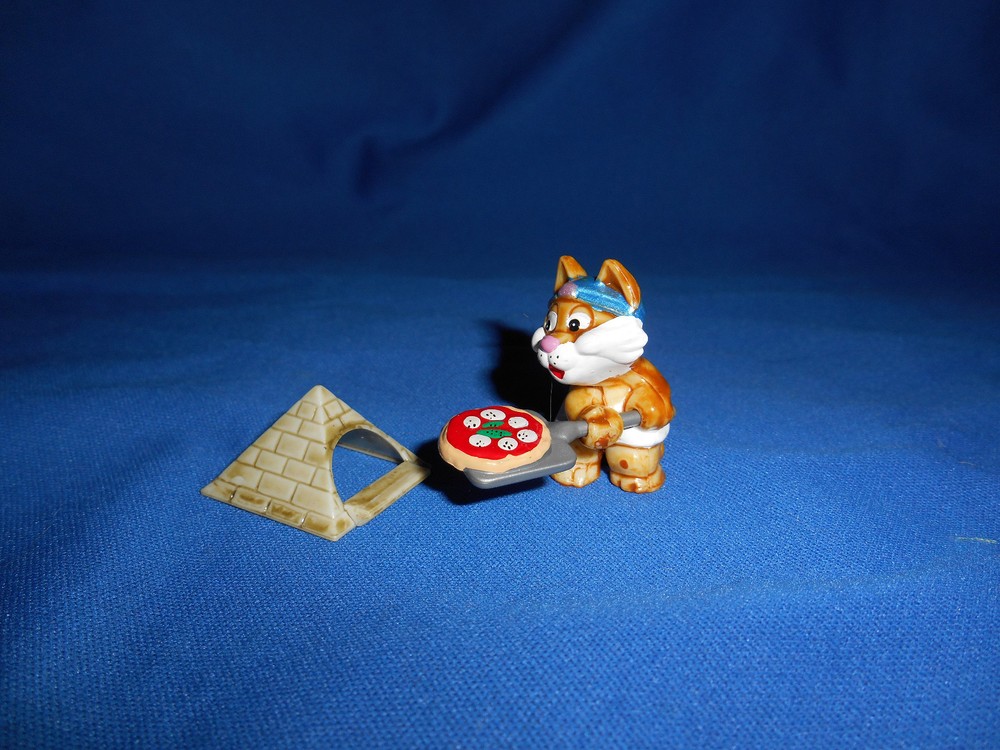 EGYPTIAN CAT PIZZA MAKER & PYRAMID OVEN Cartoon Figurine PIZZAIOLO Figure Kinder