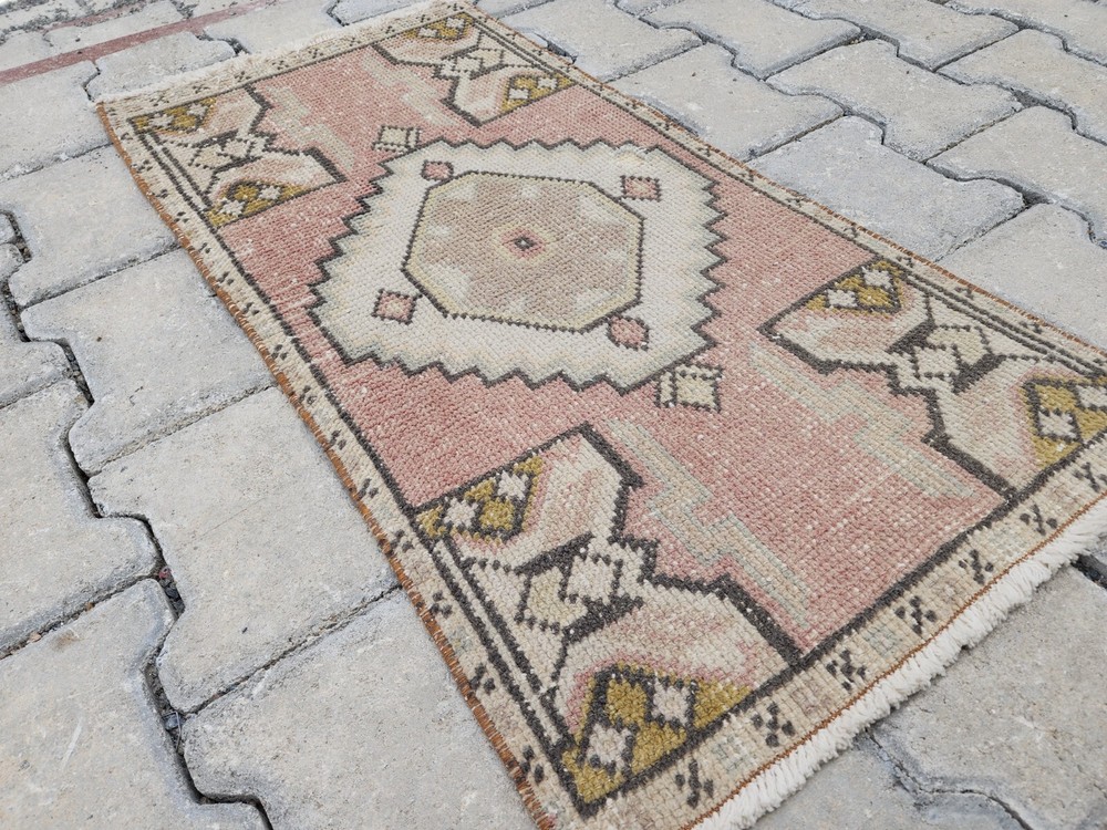 Vintage Turkish Oushak Kilim Rug 1.5x2.8 ft Soft Pink Medallion Design
