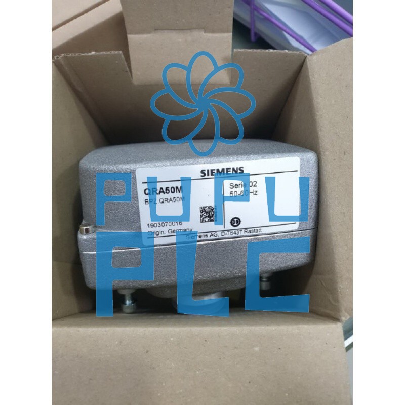 New 1Pcs Siemens QRA50M Flame Detector QRA50M