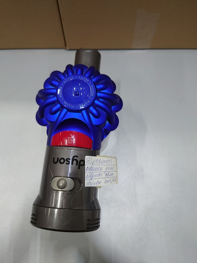 Dyson V7 Vacuum Used Weak Battery No Accessories