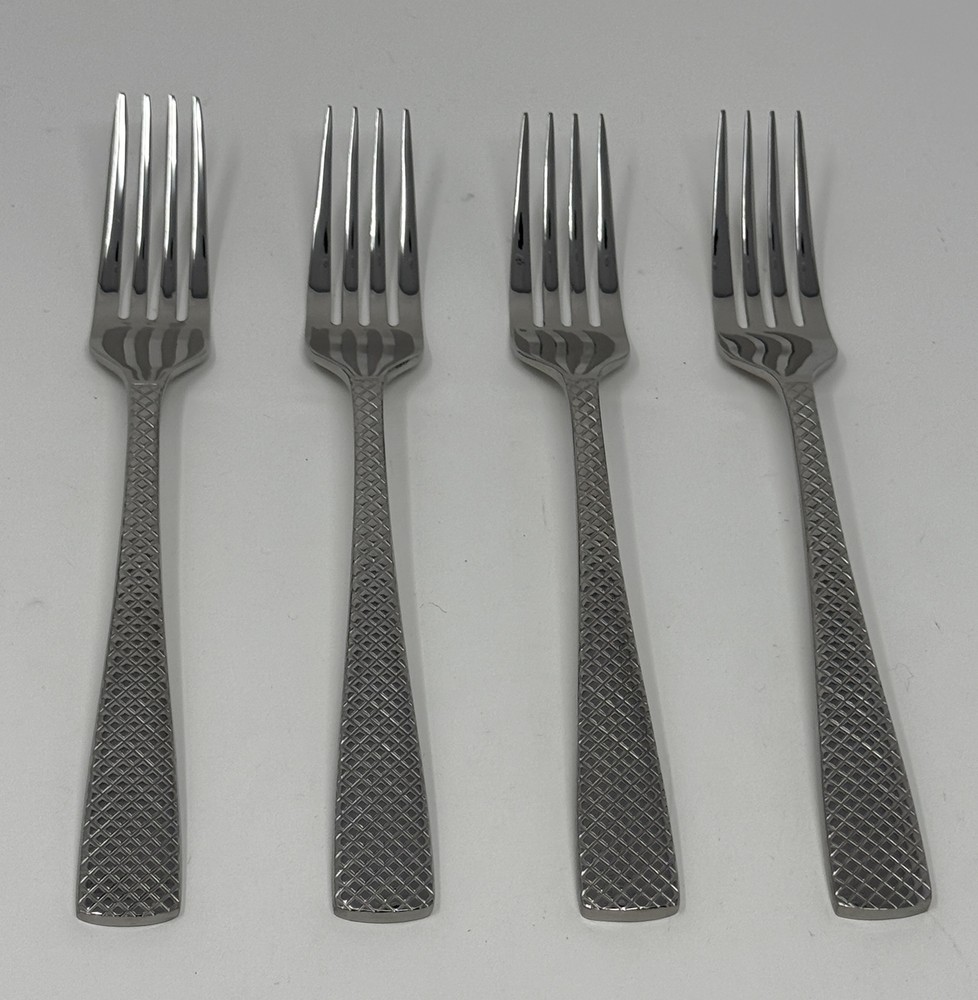 Oneida Quanta Set of 4 Dinner / Place Forks 8