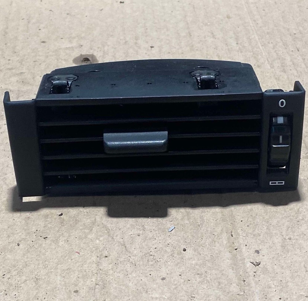 Mercedes-Benz W124 Interior Dashboard Air Vent Right Side