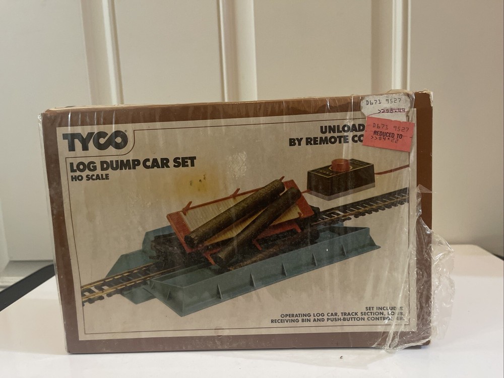 Vintage HO Scale Tyco 926 Operating Log Dump Car Train Set