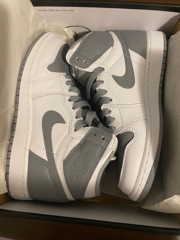 Nike Air Jordan retro 1 unisex Wmns size 6 authenticity gray brand new