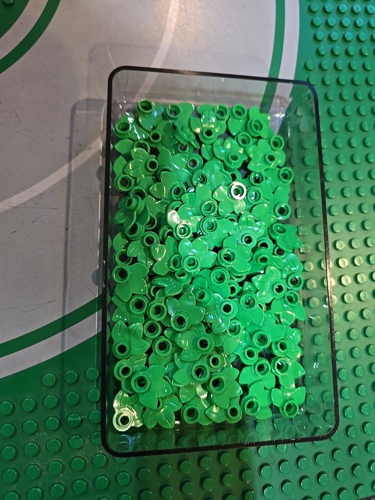 Lego, 100 quantity, Bright Green 3 Leaf Plant Piece