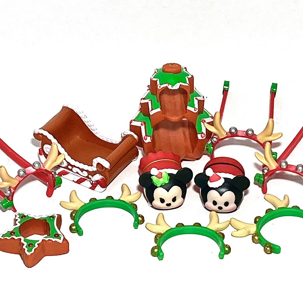 Disney Christmas Tsum Tsum Vinyl Set with Mickey Minnie Sled Tree Stackable Figures