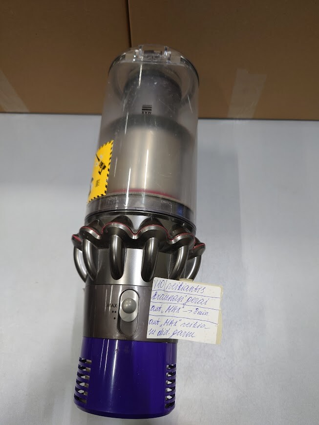 Dyson V10 Vacuum Used with Weak Battery and Noisy Max Mode