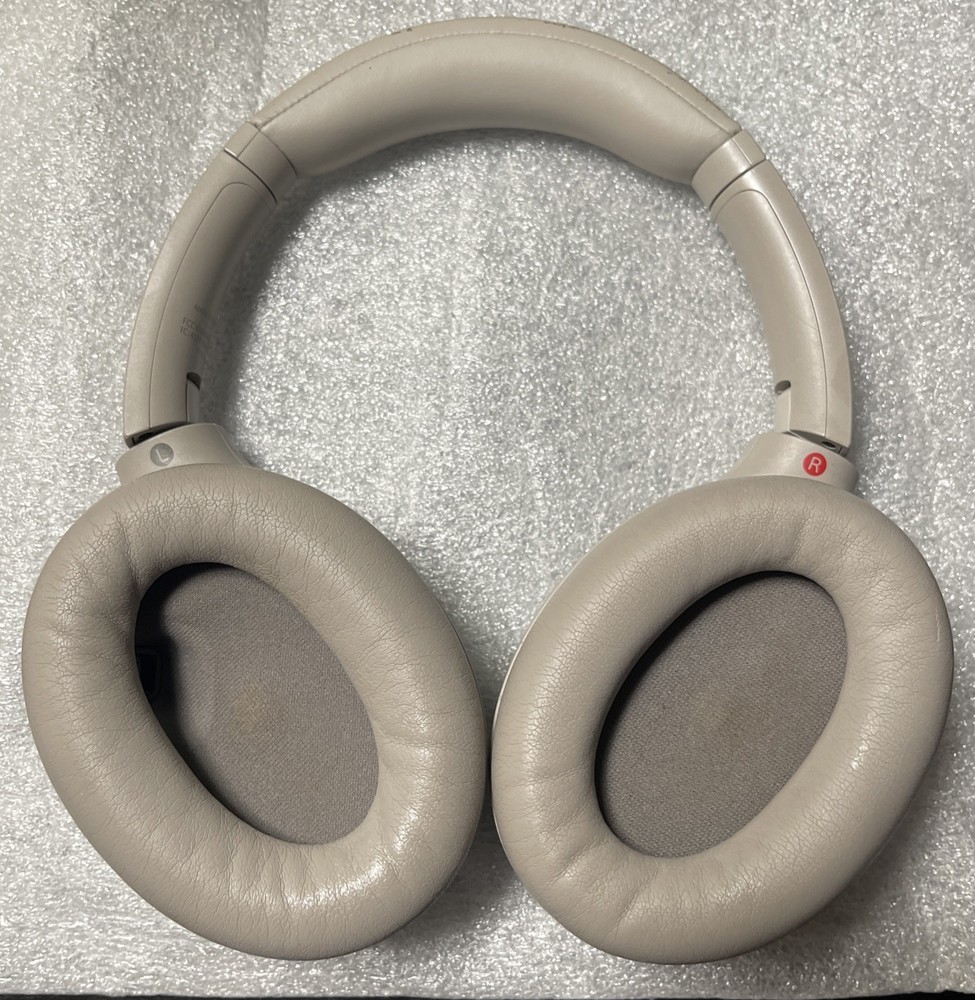 Sony WH-1000XM4 Wireless Noise-Canceling Over-Ear Headphones in Silver