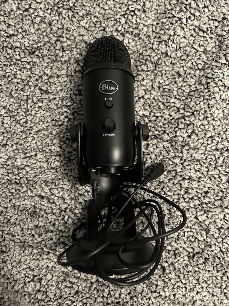 Blue Yeti Professional Multi-Pattern USB Condenser Microphone - Blackout