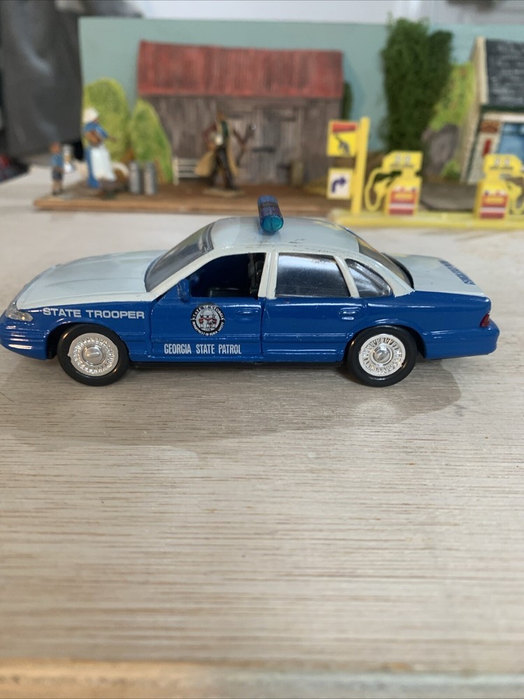 ROAD CHAMPS 1:43 1999 GEORGIA STATE PATROL FORD CROWN VICTORIA PATROL CAR MODEL