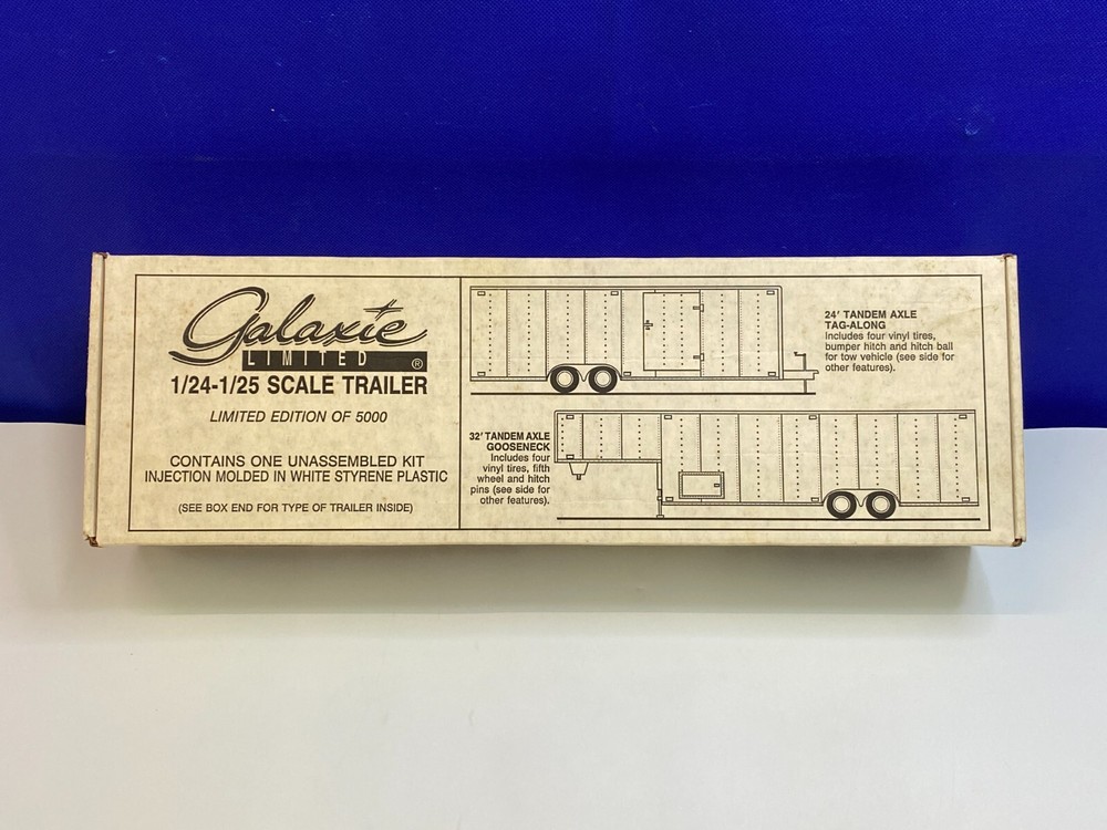 GALAXIE LIMITED 24 FT TANDEM AXLE TAG-ALONG ENCLOSED TRAILER MODEL KIT 1:24 1:25